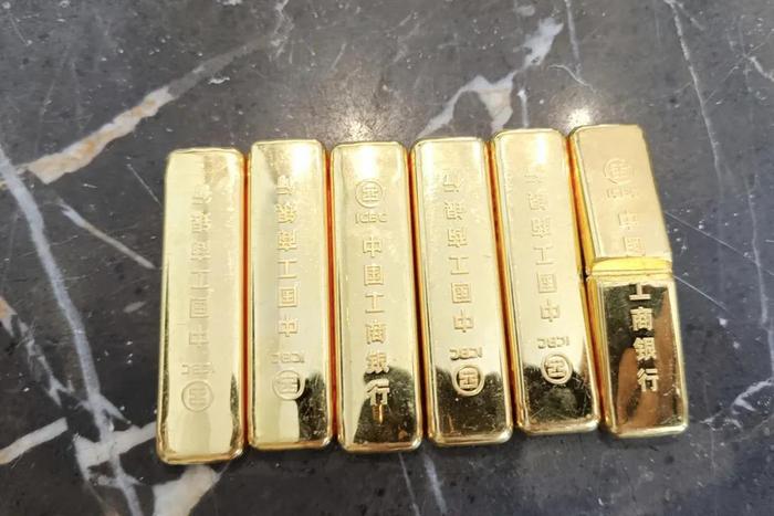 “金价跳水”上热搜!品牌金饰跌破800元关口,有投资者提前出手,变现38万元!