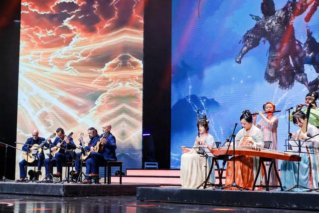 国际吉他大师与国内民乐团一同演绎《西游记》片头曲……上海国际吉他艺术节落幕