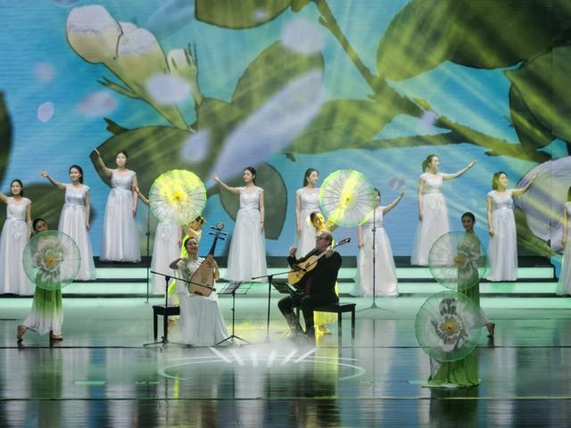 国际吉他大师与国内民乐团一同演绎《西游记》片头曲……上海国际吉他艺术节落幕