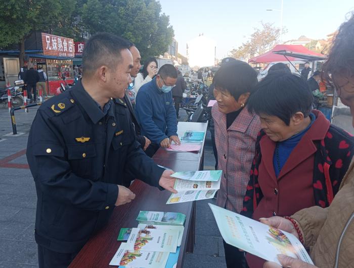 江苏省仪征市市场监管局刘集分局开展食品安全宣传活动