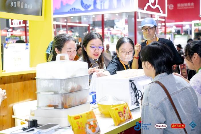 立冬不能没有饺子！湾仔码头进博首发两款新品，“福袋”饺子吃出第一口福气