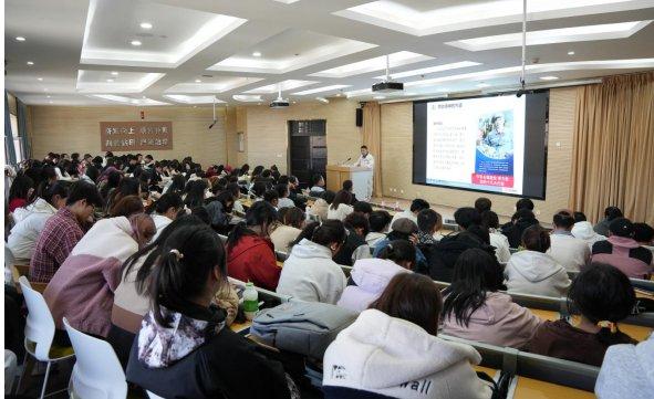 中车兰州公司“劳模工匠”大讲堂走进兰州交通大学