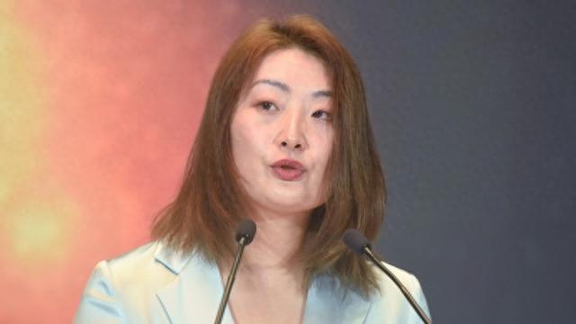 宗馥莉接任娃哈哈集团董事长后首次召开全国销售会议，透露转型重点