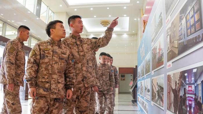 西部战区空军某部开展成立50周年系列教育活动