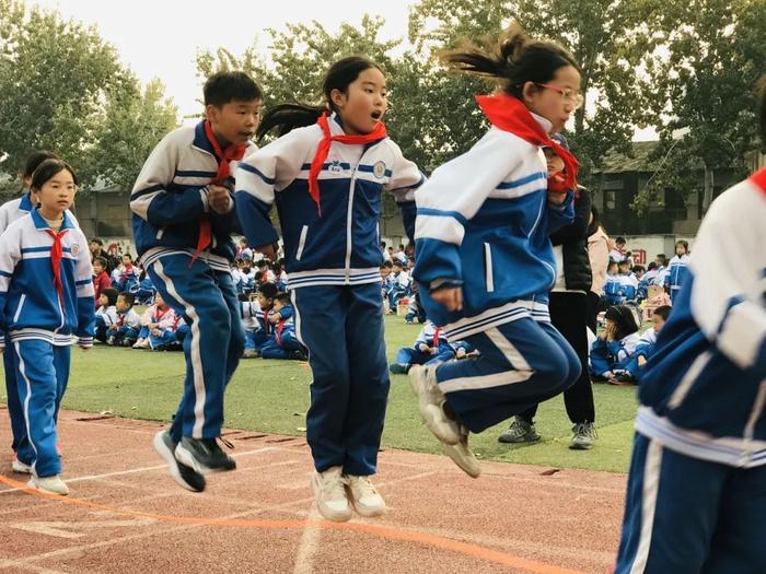 绳彩飞扬 舞动阿房——沣东阿房宫小学第五届三跳运动会