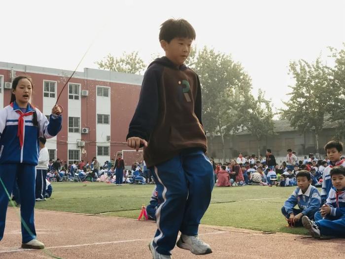 绳彩飞扬 舞动阿房——沣东阿房宫小学第五届三跳运动会