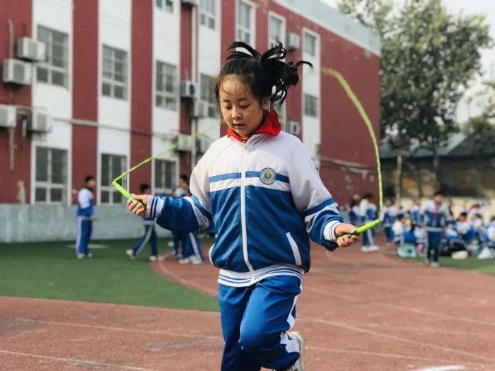 绳彩飞扬 舞动阿房——沣东阿房宫小学第五届三跳运动会