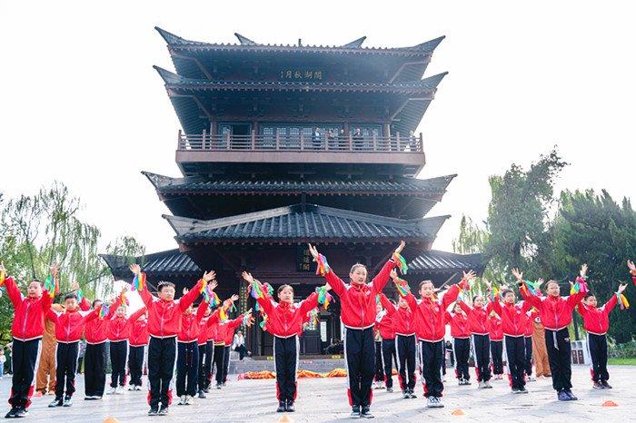 合肥市虹桥小学举行第六届武术套路（操）比赛