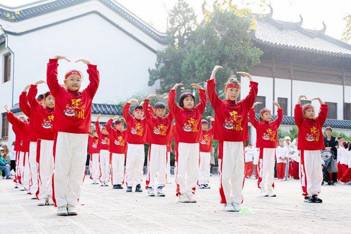 合肥市虹桥小学举行第六届武术套路（操）比赛