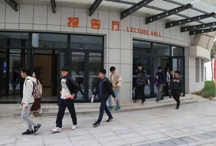 互学共进 深度交流丨西安交大附中空港校区与友好学校新加坡华侨中学开展2024年校园浸濡交流活动