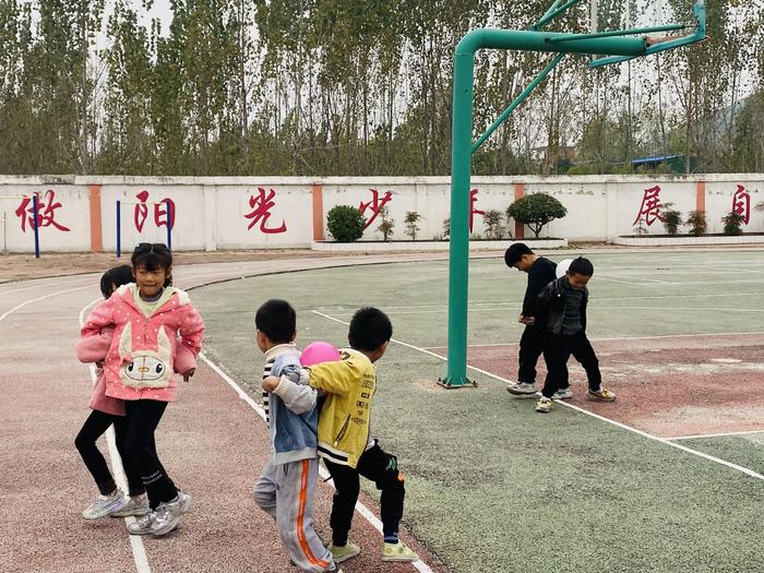 和谐创新，阳光健美——镇平县高丘镇陈营小学趣味运动会进行时