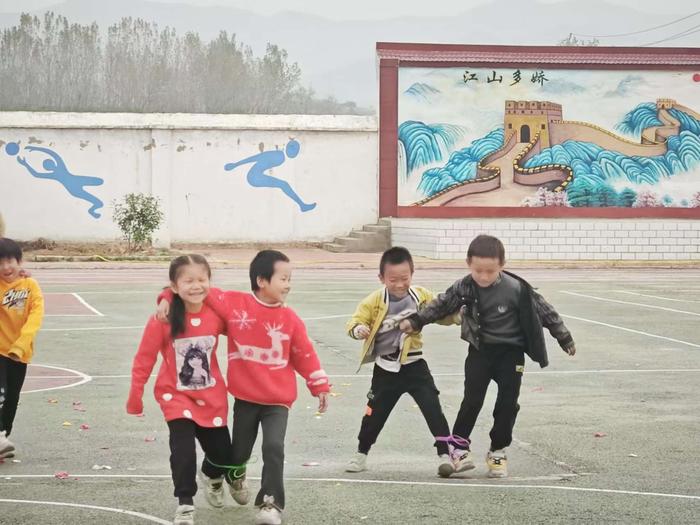 和谐创新，阳光健美——镇平县高丘镇陈营小学趣味运动会进行时