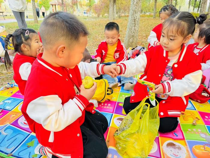 走进自然，畅游秋天——西峡县直第二幼儿园自然教育实践活动