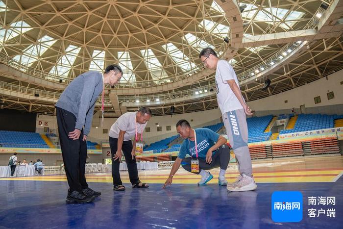 运动会竞赛场地管理员王狮：精益求精 努力为运动员创造良好参赛环境