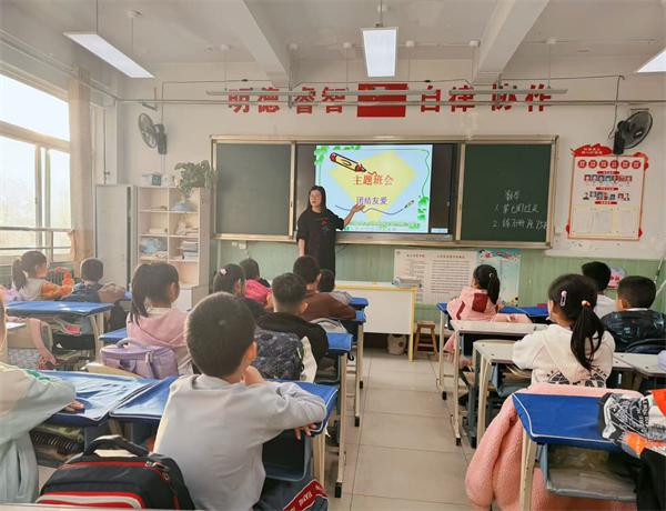 莱山区实验小学心理课程助力学生正确认处理情绪问题