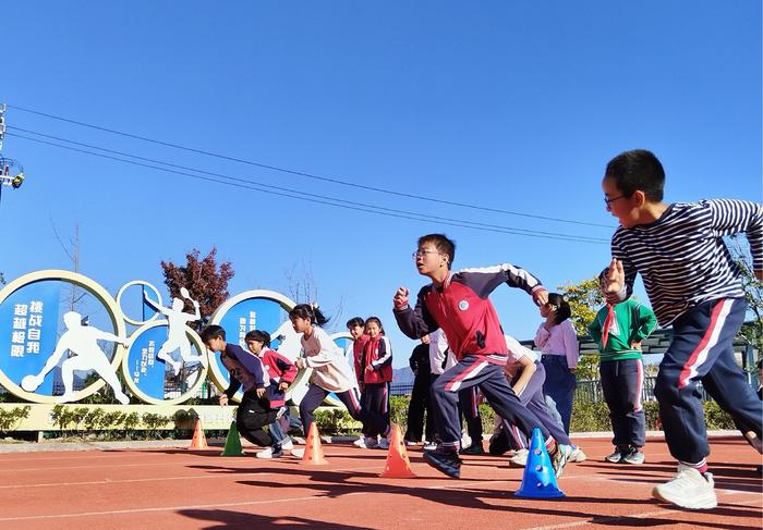 碧山小学：健康达标创佳绩  运动场上展风采