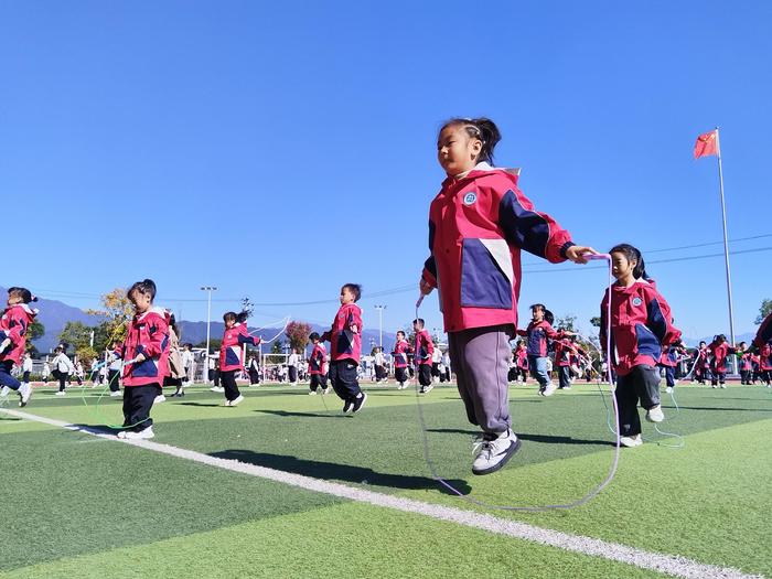 碧山小学：健康达标创佳绩  运动场上展风采