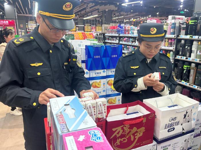 山东省宁阳县市场监管局严守超市食品安全