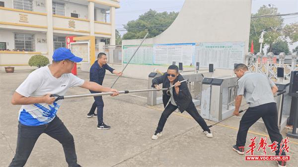 常德市西洞庭管理区金凤完全小学开展反恐防暴应急演练活动