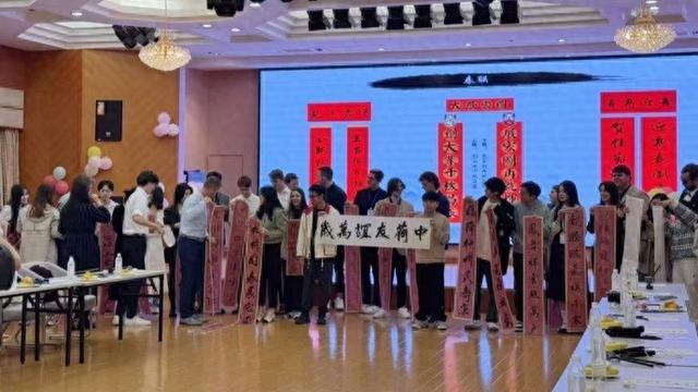 荷兰师生访问上海，实地了解中国经济社会发展