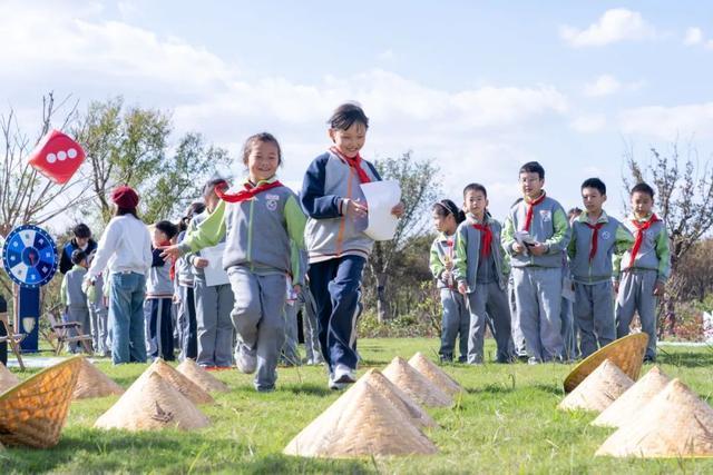 稻香缭绕中的“文明课堂”！让我们携手共赴一场田野之约→