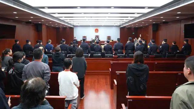 上海一公司老板被判无期徒刑！被害人超1800人，损失超3.72亿元