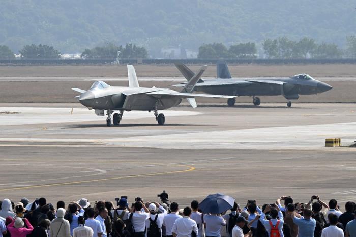 空军36型武器装备在中国航展成体系亮相 展现人民空军转型跨越新成就