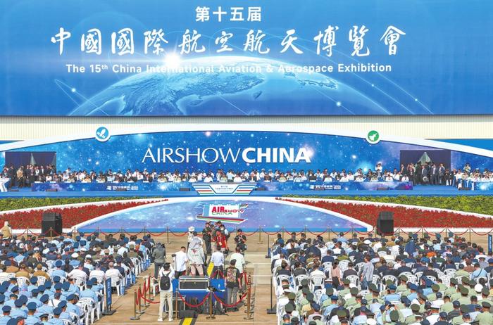 第十五届中国国际航空航天博览会12日在珠海国际航展中心拉开帷幕。(视觉中国)