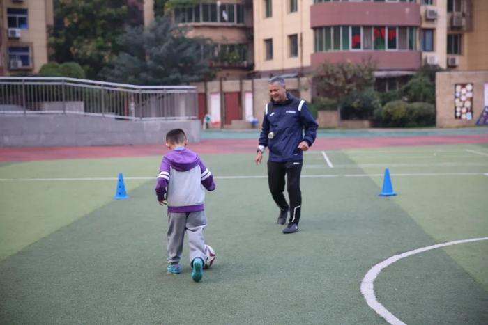 雁塔区高新路小学致力打造足球特色校园