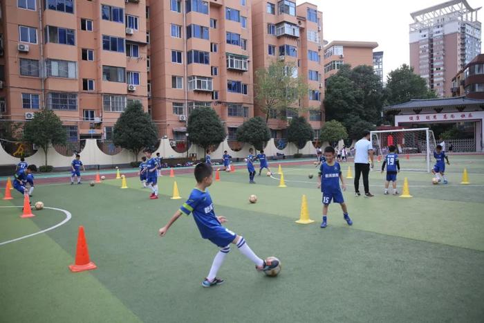 雁塔区高新路小学致力打造足球特色校园