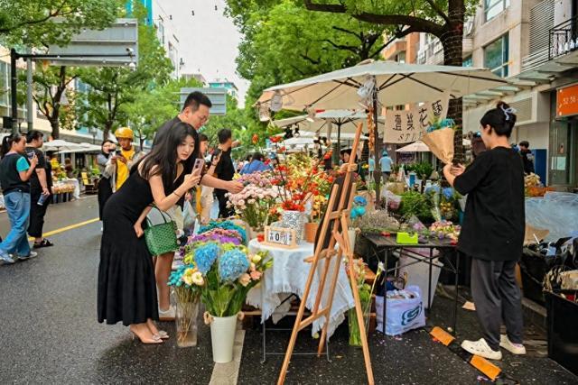 区情｜玩转杨数浦：上海·大学路首届国际葡萄酒节启幕，奥兰小红帽引领微醺新风尚