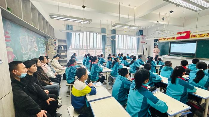 灞桥区赵庄小学：共话教育 共叙成长