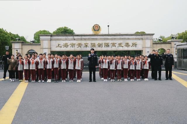 “青蓝讲师团”，为青少年拉起禁毒“第一道防线”