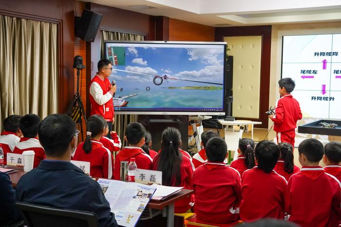 AI大课亮相东城区新鲜胡同小学