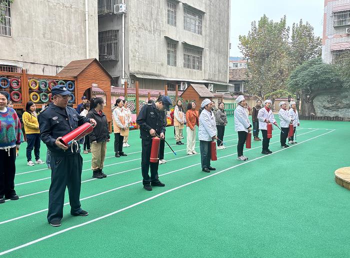 梓潼县文昌一幼联合梓潼县消防救援大队开展2024年秋“全员学消防”活动