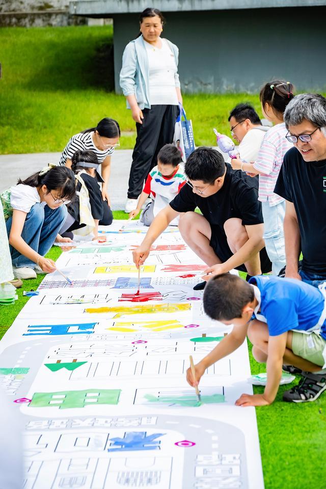 在涂鸦中数飞鸟、识草木，见百年杨树浦