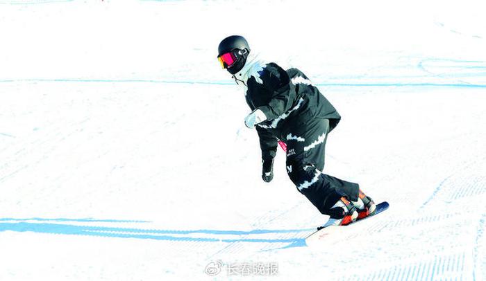 开板！天定山滑雪场开板首日，迎来近千名滑雪爱好者！