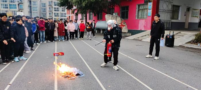 太平镇初级中学举办消防安全演练，筑牢校园“防火墙”活动