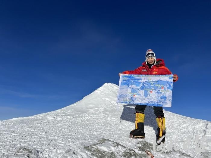 “登山女神”陈旻唐山讲授思政课