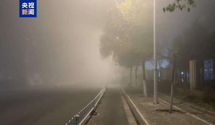 宁夏多地发布大雾红色预警 多条高速路段临时交通管制