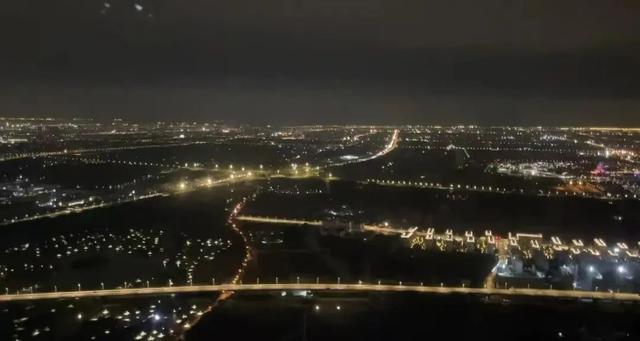 “空中打卡”陆家嘴璀璨夜景