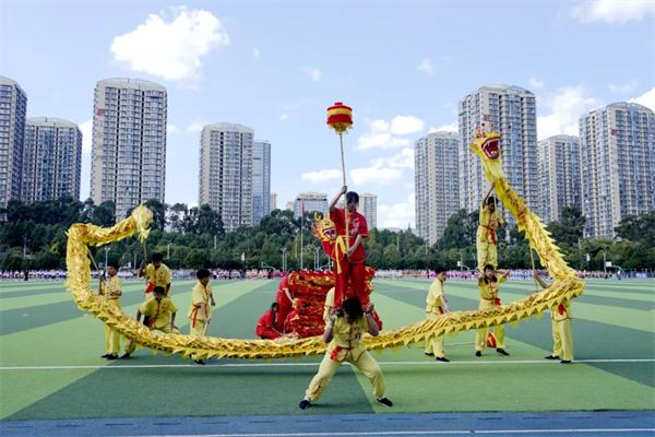 盘龙区930名中小学运动员田径场上逐梦青春