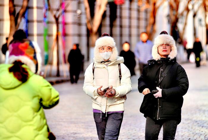 冰雪市场进入热季 冰城旅行社备战忙