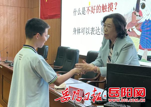 岳阳市第十八中学：校社联动 将安全的种子根植于心