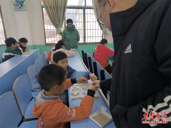 武冈市龙溪镇塘田明德完全小学开展2024秋季学生棋类比赛