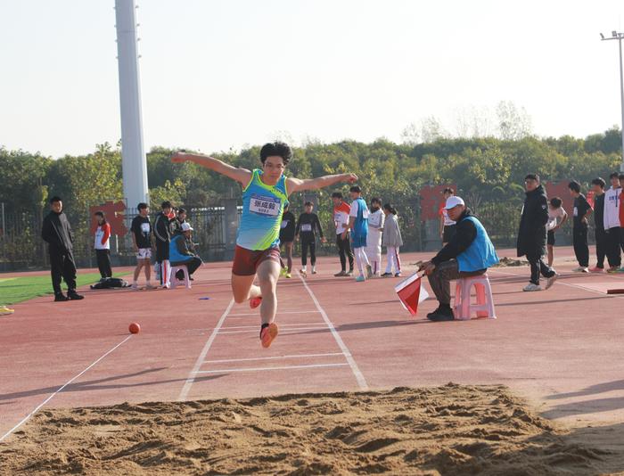 “奔跑吧·少年”2024年宛城区中小学生田径运动会在南阳市第十完全学校开幕