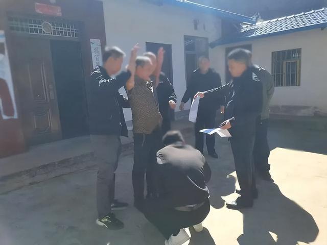 男子冒用捡到的毕业证在云南当电工，打死工友潜逃31年在四川被抓获