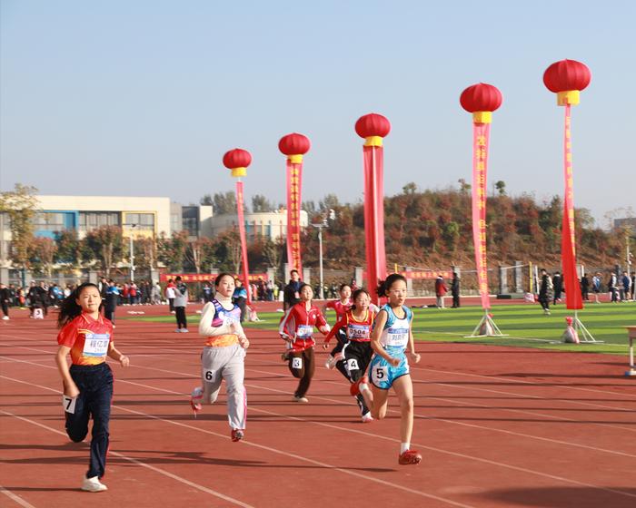 “奔跑吧·少年”2024年宛城区中小学生田径运动会在南阳市第十完全学校开幕