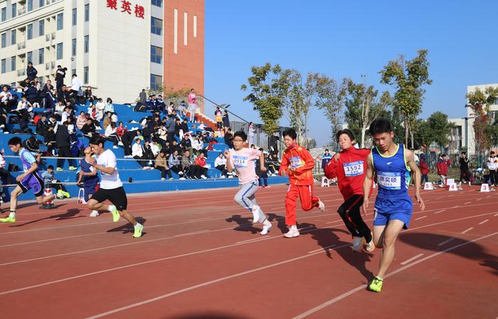 “奔跑吧·少年”2024年宛城区中小学生田径运动会在南阳市第十完全学校开幕