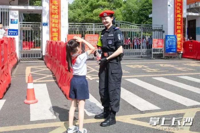 长沙女特警们收获千里之外的“深情告白”